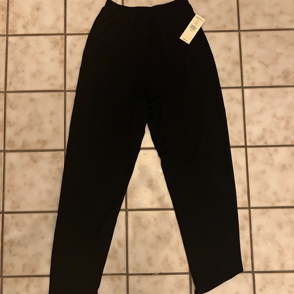 NWT Karen Scott Women’s Lightweight Black Pant - Size Small